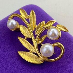 💛 Vintage Napier Gold Leaf Brooch with Pearls – Elegant Botanical Pin